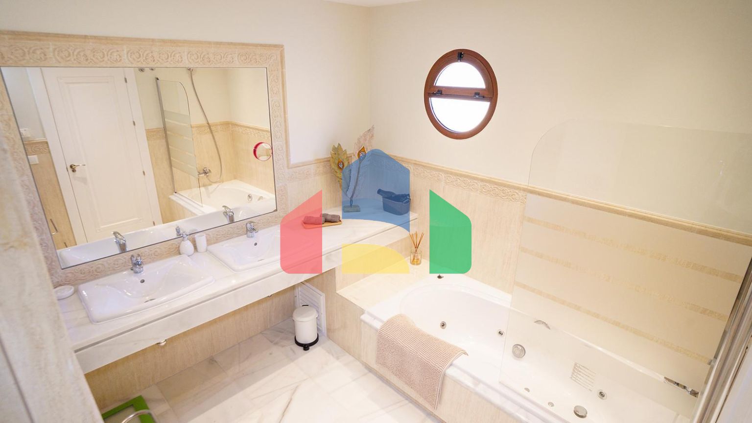 Изысканный дуплекс-пентхаус с панорамным видами в Марбелье, Золотая миля