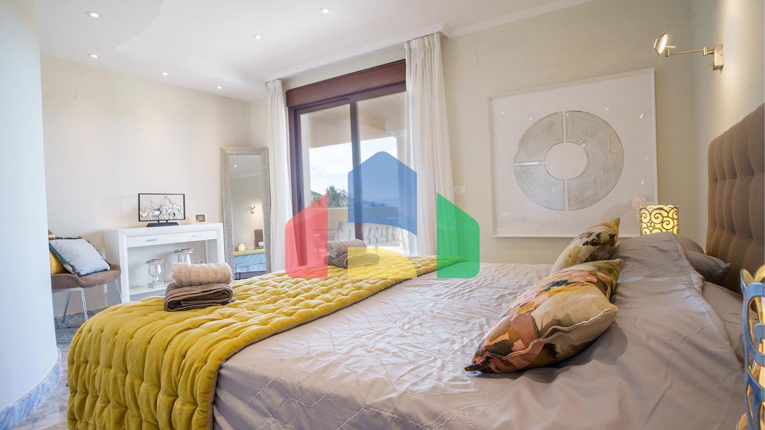 Изысканный дуплекс-пентхаус с панорамным видами в Марбелье, Золотая миля