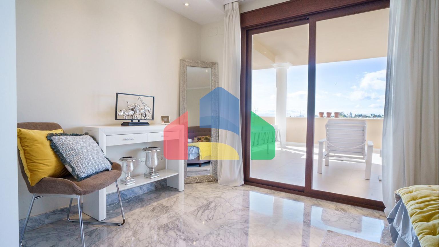 Изысканный дуплекс-пентхаус с панорамным видами в Марбелье, Золотая миля