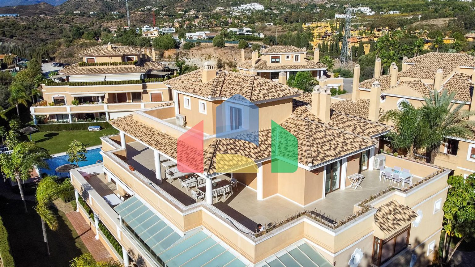 Изысканный дуплекс-пентхаус с панорамным видами в Марбелье, Золотая миля