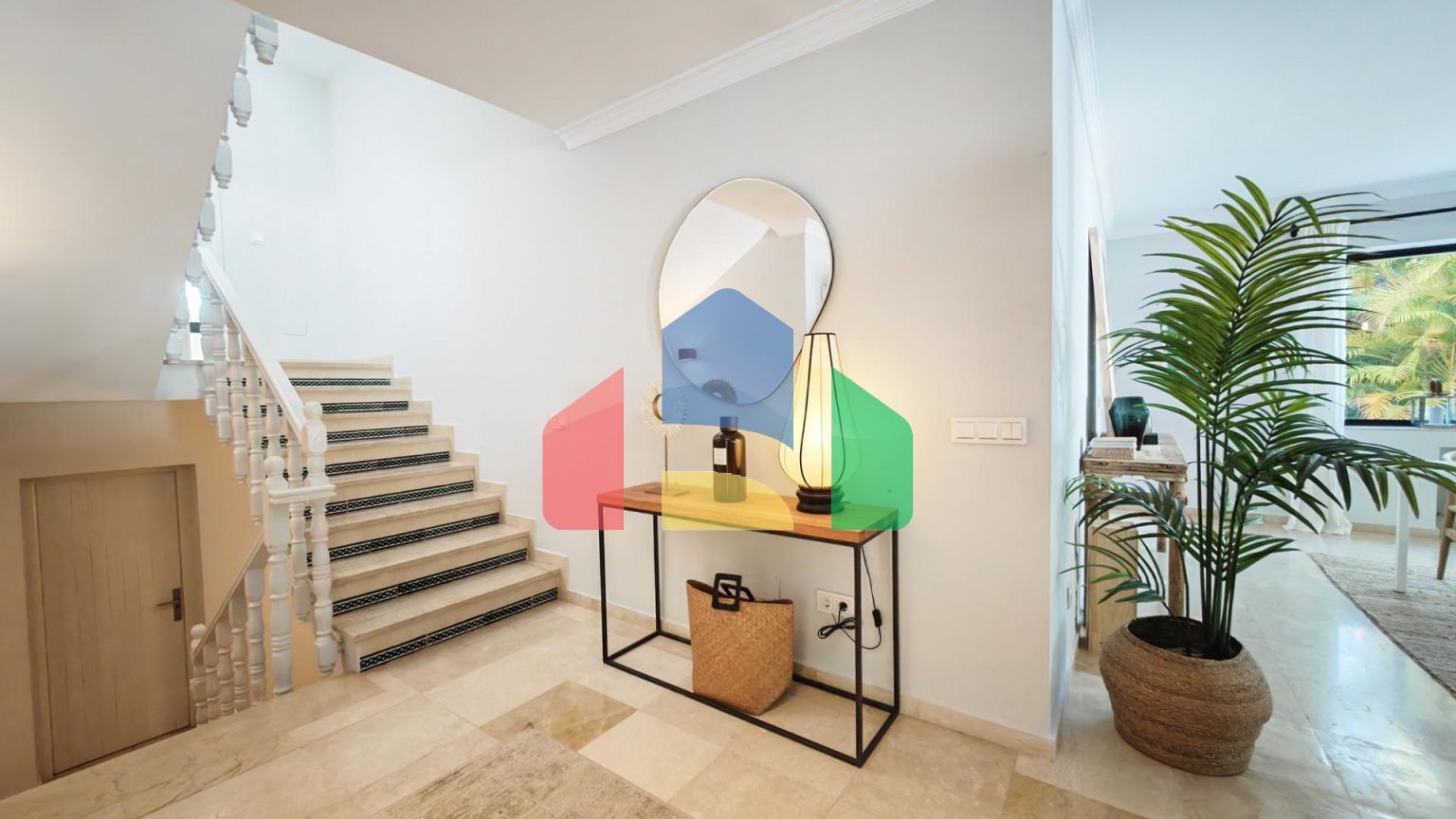 Роскошная вилла на берегу моря в Лос-Монтерос, Марбелья