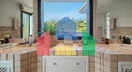 Роскошная вилла на берегу моря в Лос-Монтерос, Марбелья