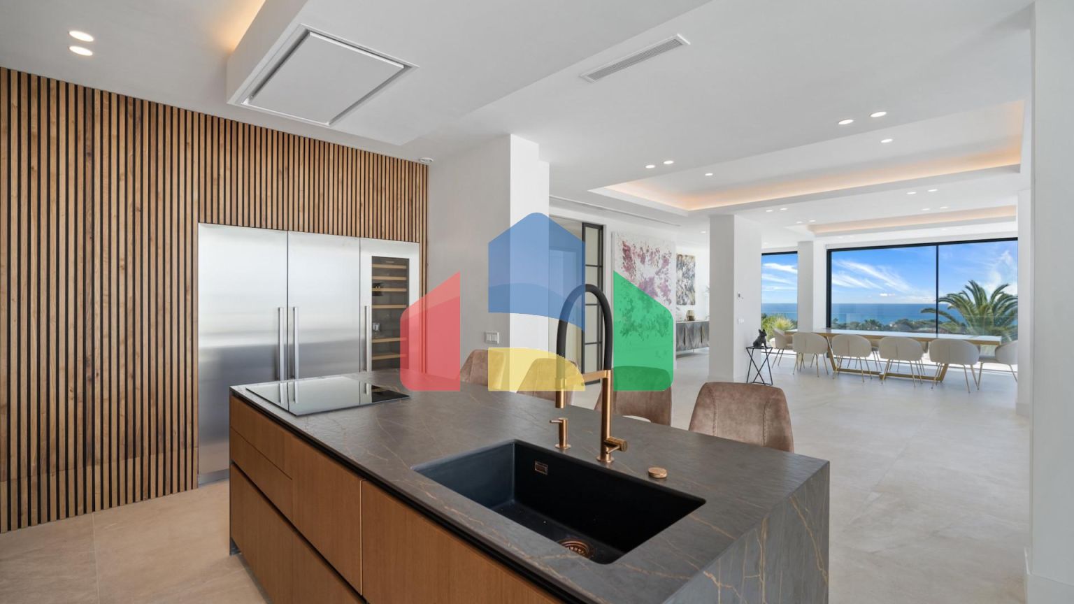 Впечатляющая вилла с 4 спальнями, расположенная в районе Рио Реал, Марбелья