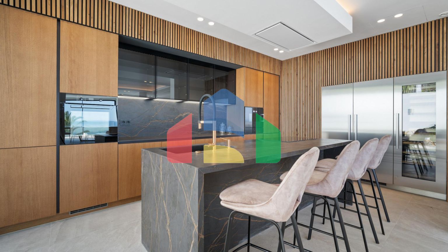 Впечатляющая вилла с 4 спальнями, расположенная в районе Рио Реал, Марбелья