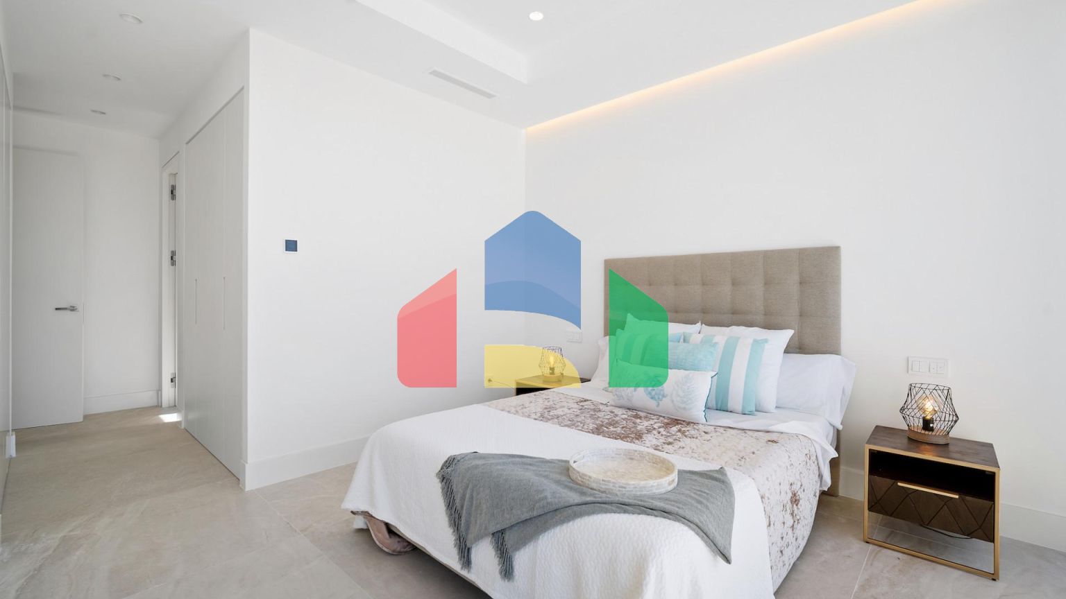 Впечатляющая вилла с 4 спальнями, расположенная в районе Рио Реал, Марбелья