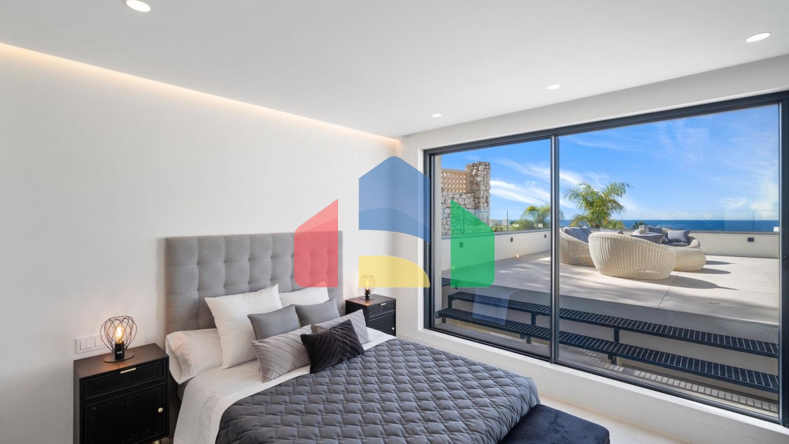 Впечатляющая вилла с 4 спальнями, расположенная в районе Рио Реал, Марбелья