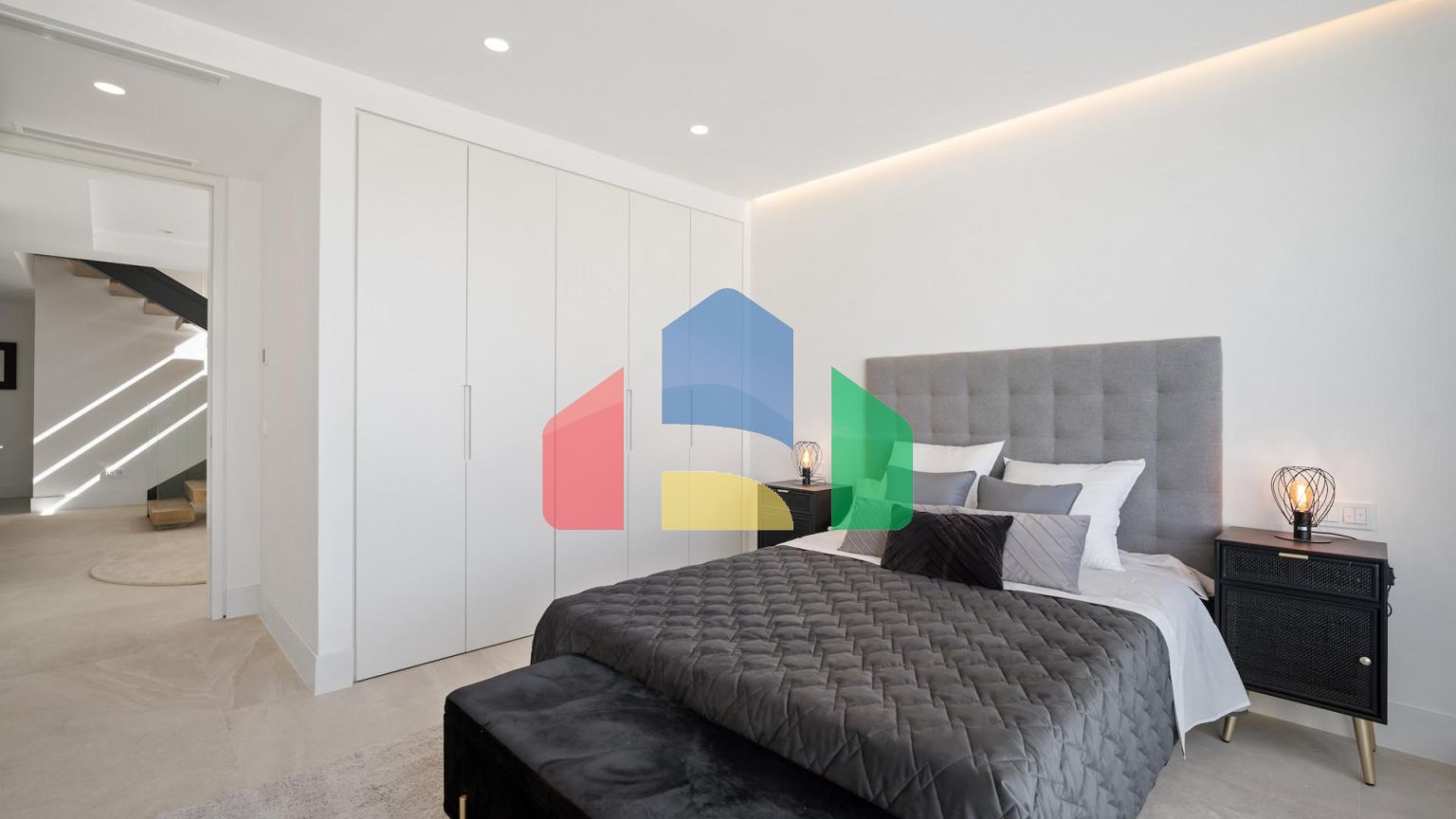 Впечатляющая вилла с 4 спальнями, расположенная в районе Рио Реал, Марбелья