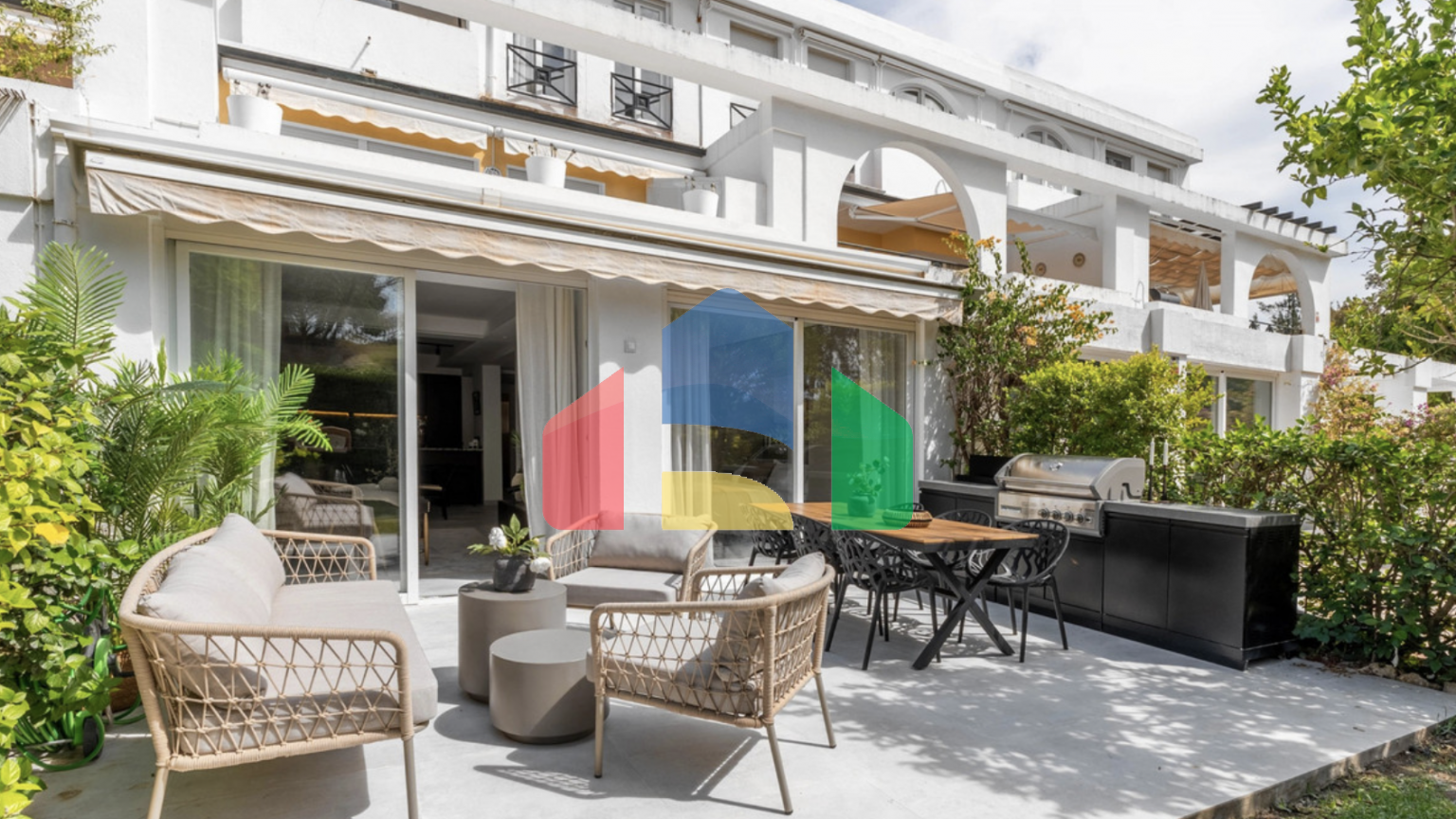 Изысканный 3х комнатный апартамент на первом этаже