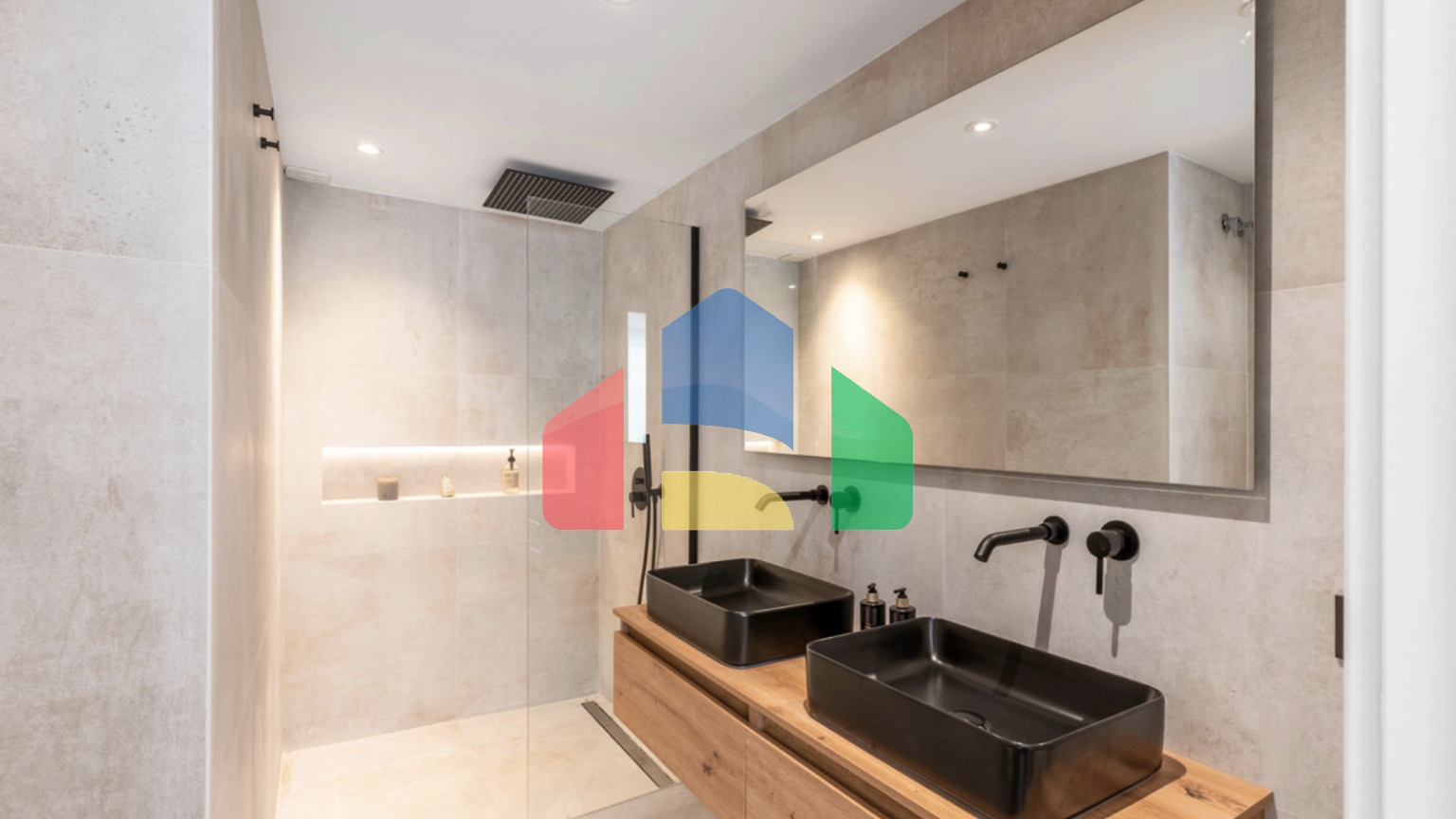 Изысканный 3х комнатный апартамент на первом этаже