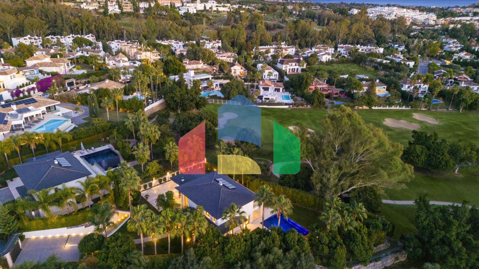 Вилла на первой линии гольфа в Нуэва-Андалусия