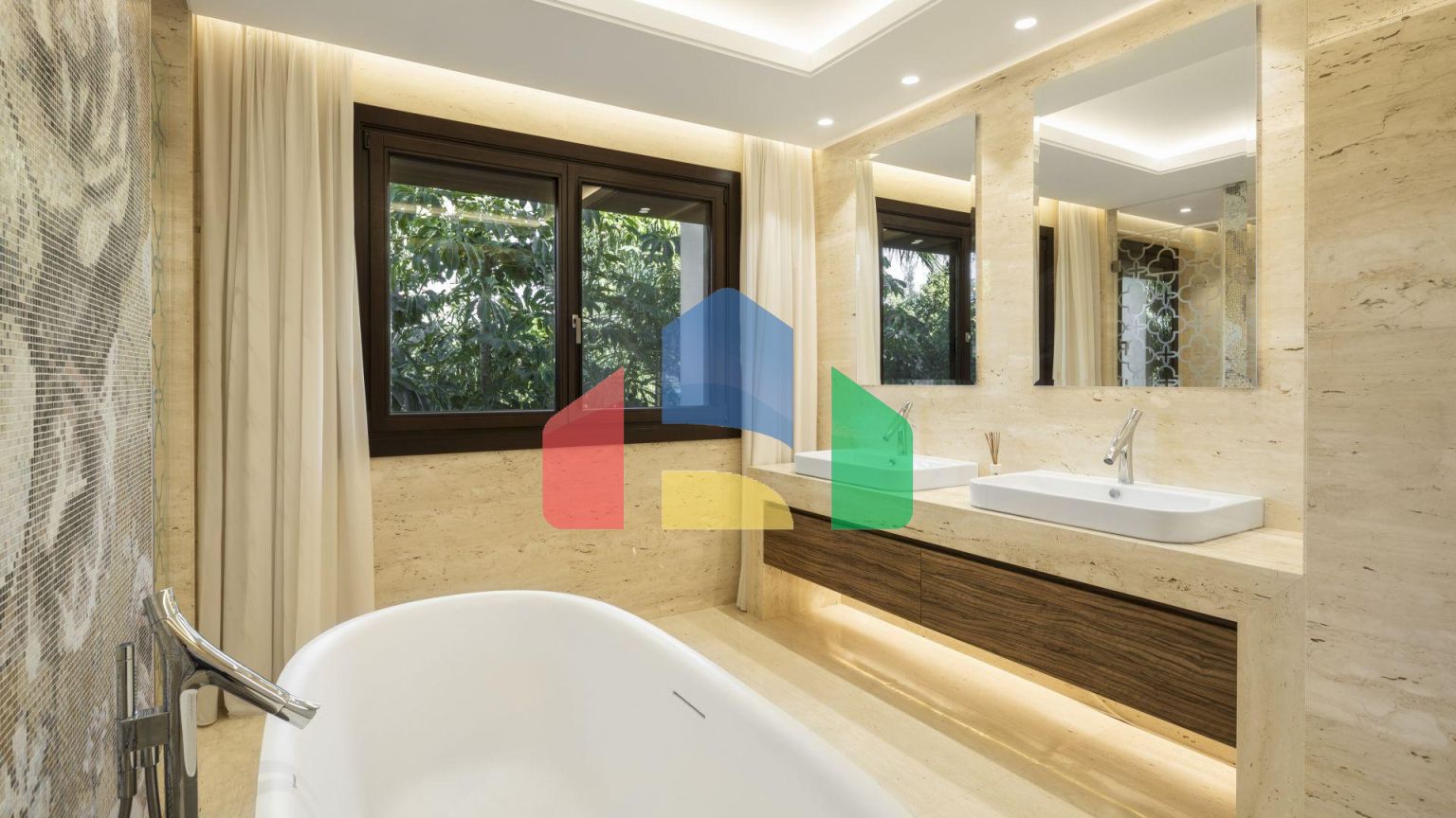 Вилла на первой линии гольфа в Нуэва-Андалусия