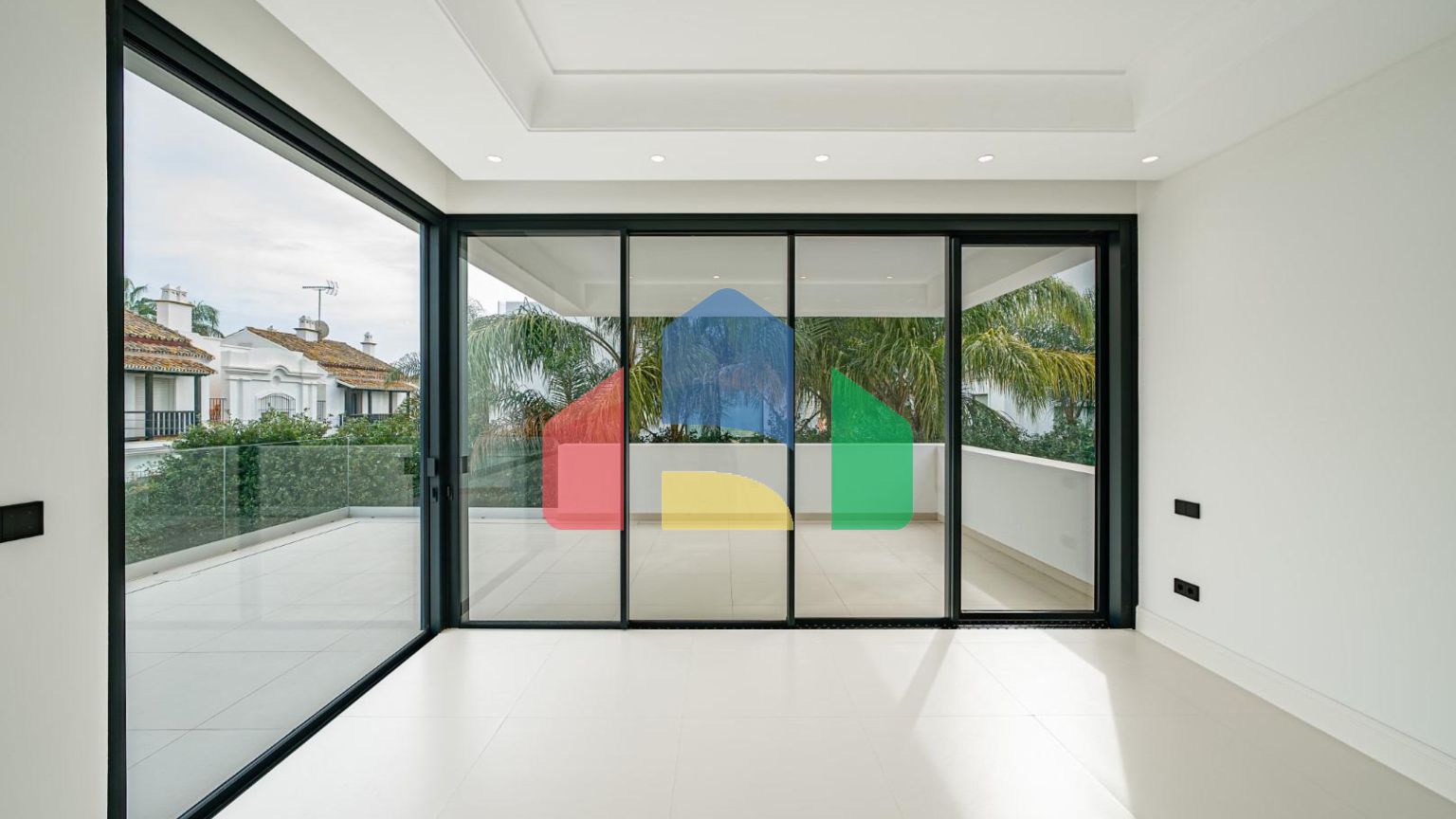 Роскошная современная вилла в Марбелье на Золотой Миле — в нескольких шагах от пляжа