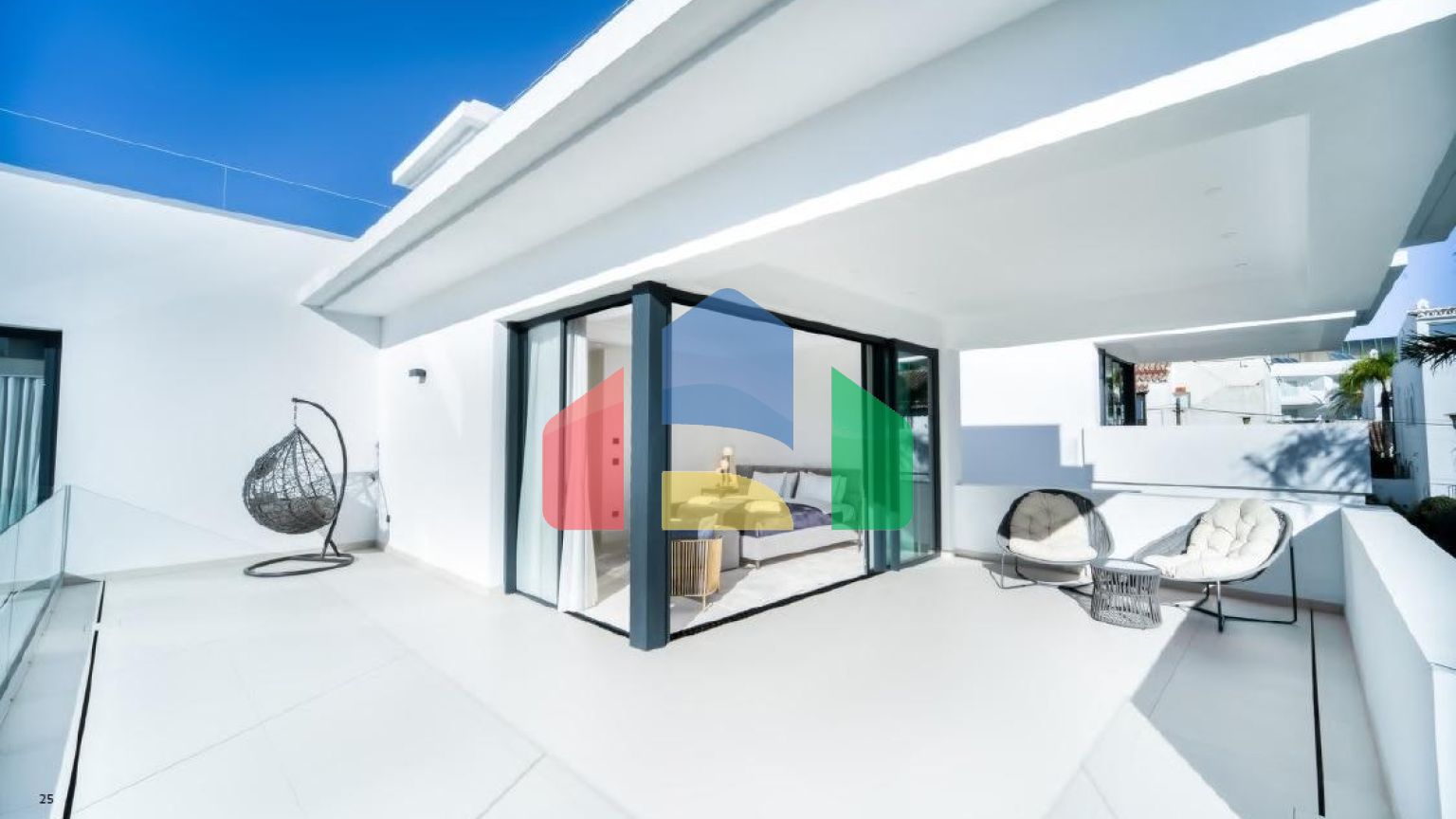 Роскошная современная вилла в Марбелье на Золотой Миле — в нескольких шагах от пляжа