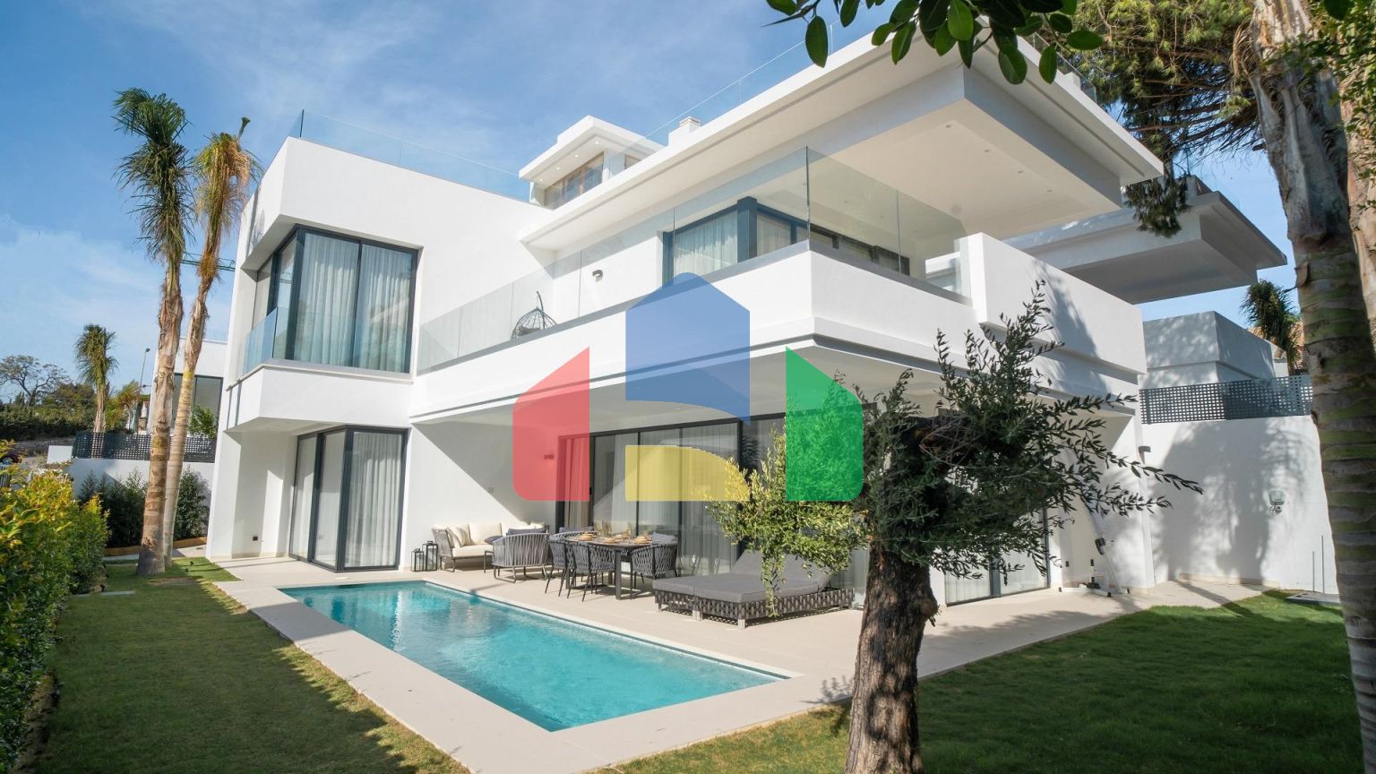 Роскошная современная вилла в Марбелье на Золотой Миле — в нескольких шагах от пляжа