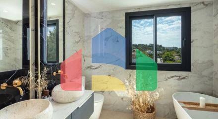 Вилла Hibisco приветствует вас на юге Испании своей потрясающей традиционной архитектурой и ярким белым фасадом, который сразу бросается в глаза. Вилла Hibisco приветствует вас на юге Испании своей потрясающей традиционной архитектурой и ярким белым фасадом, который сразу бросается в глаза.