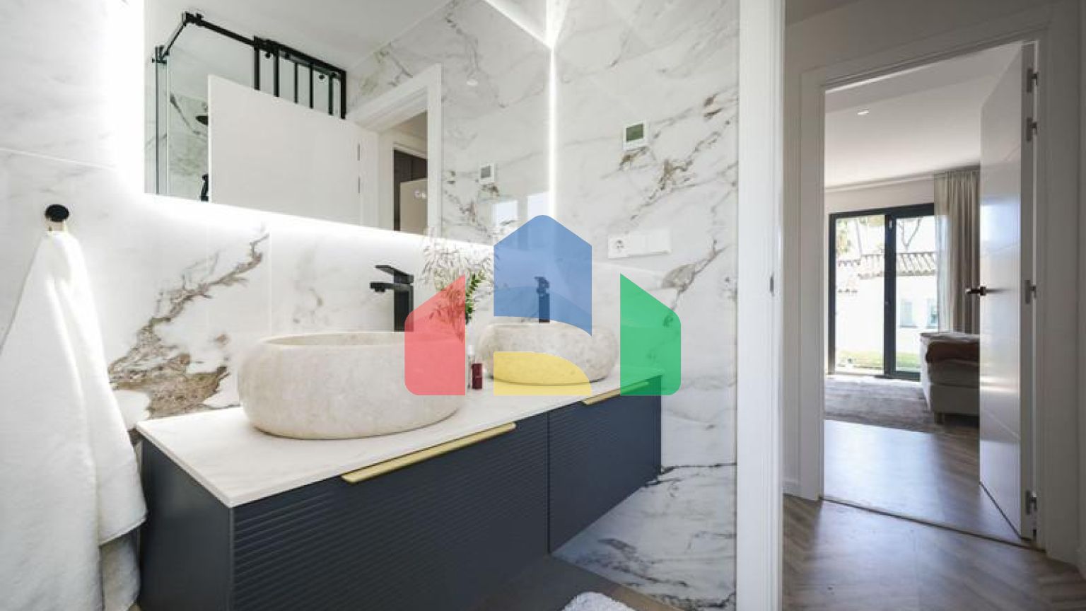 Вилла Hibisco приветствует вас на юге Испании своей потрясающей традиционной архитектурой и ярким белым фасадом, который сразу бросается в глаза.