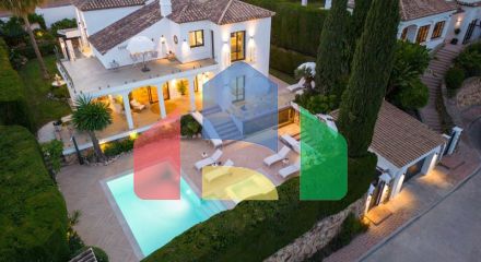 Вилла Hibisco приветствует вас на юге Испании своей потрясающей традиционной архитектурой и ярким белым фасадом, который сразу бросается в глаза. Вилла Hibisco приветствует вас на юге Испании своей потрясающей традиционной архитектурой и ярким белым фасадом, который сразу бросается в глаза.