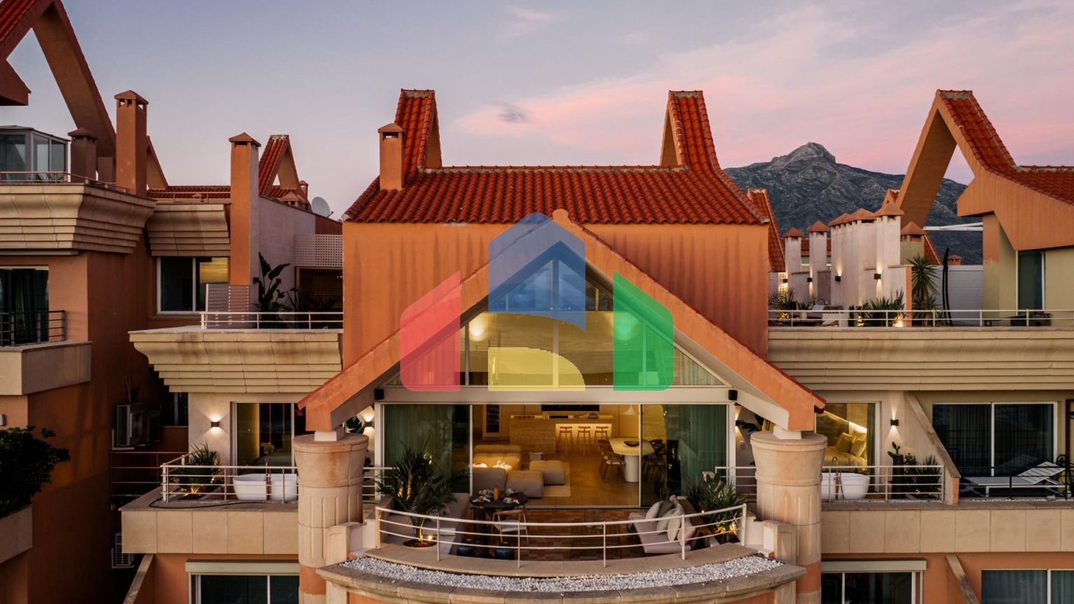 Luxurious Duplex Penthouse с панорамным видом на Магну Марбелью