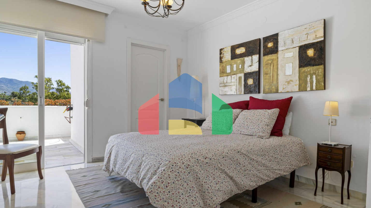 Уникальный и просторный таунхаус с 4 спальнями