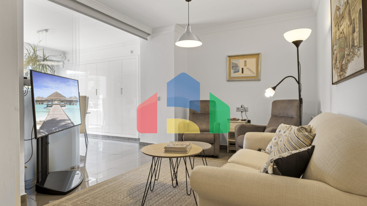 Уникальный и просторный таунхаус с 4 спальнями