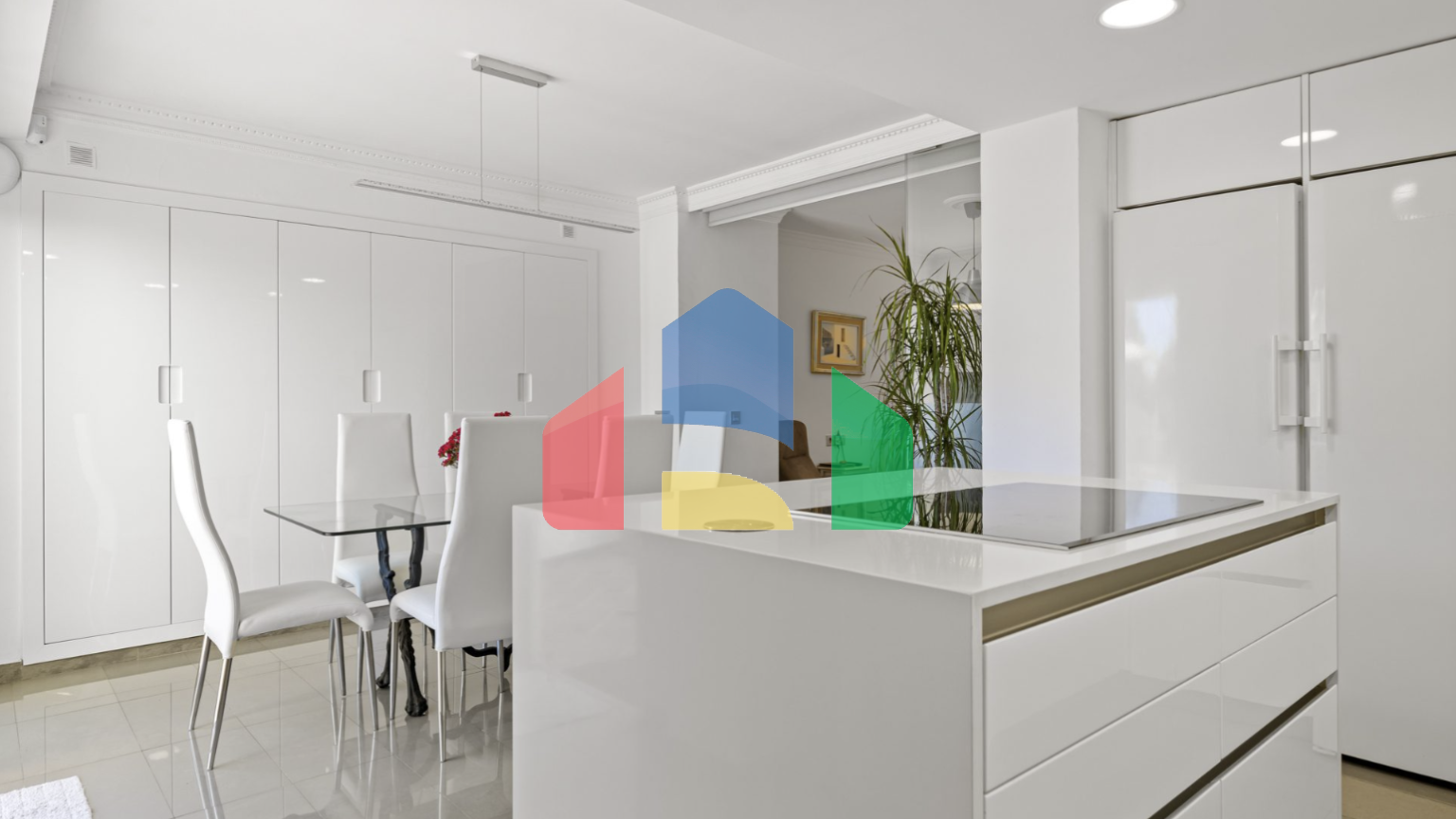 Уникальный и просторный таунхаус с 4 спальнями