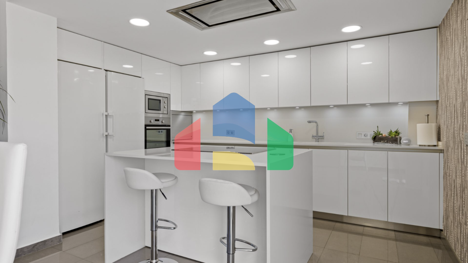 Уникальный и просторный таунхаус с 4 спальнями