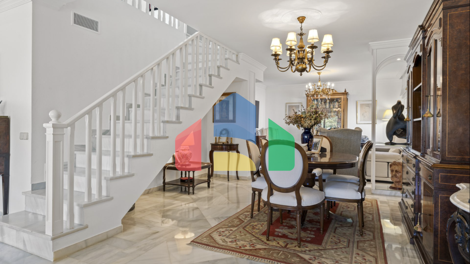 Уникальный и просторный таунхаус с 4 спальнями