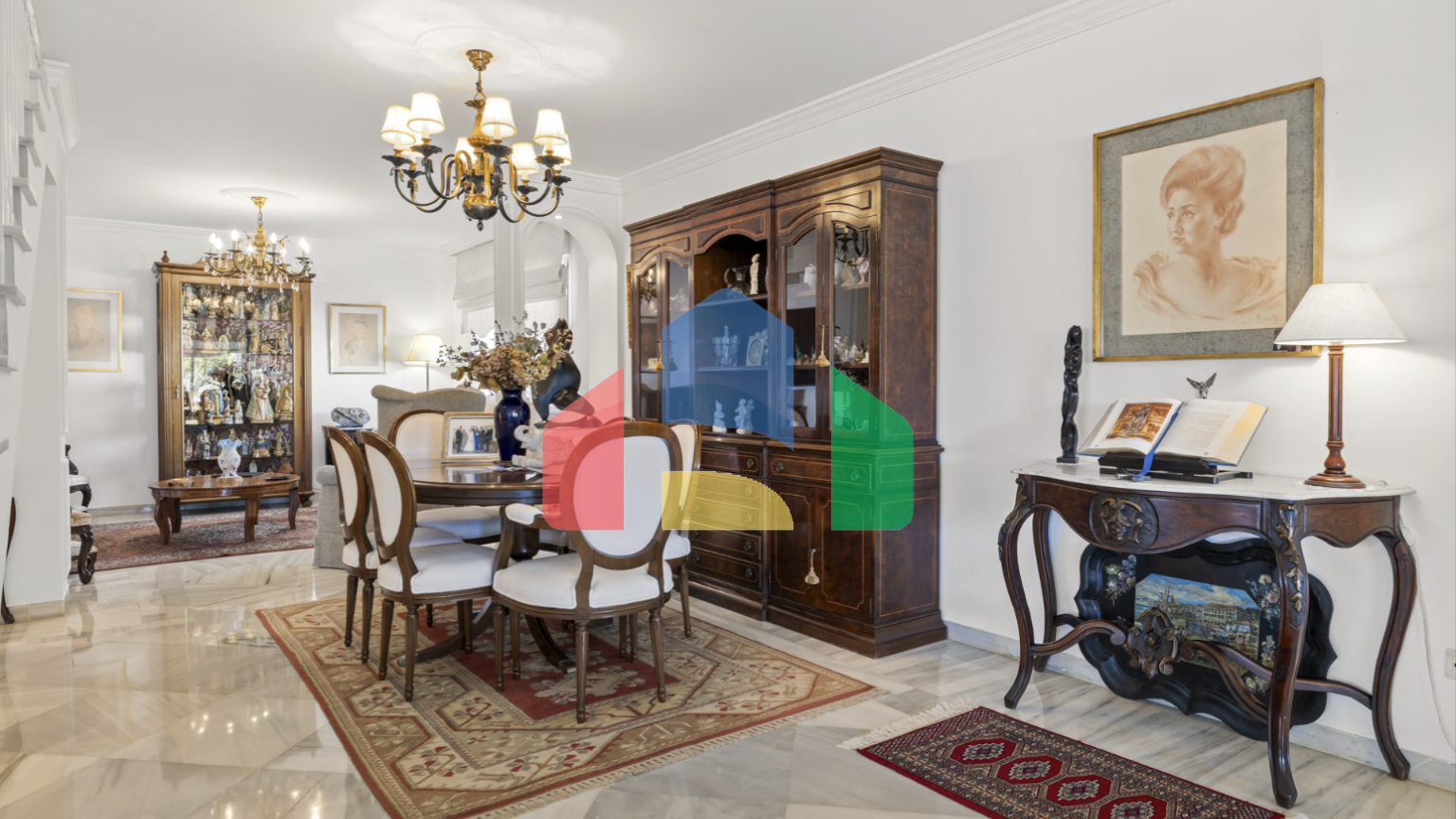 Уникальный и просторный таунхаус с 4 спальнями