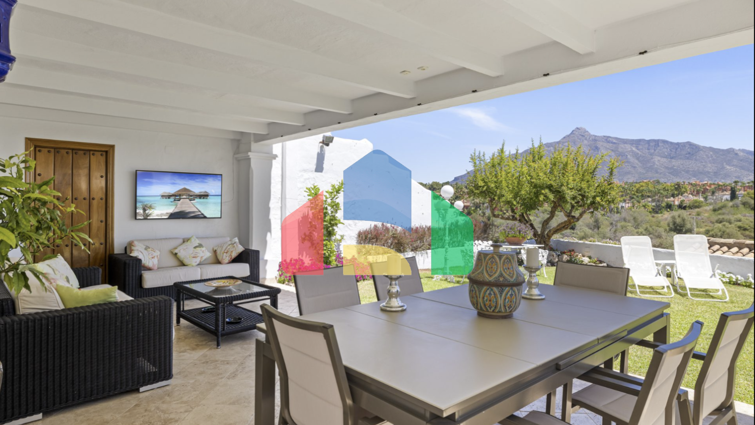 Уникальный и просторный таунхаус с 4 спальнями