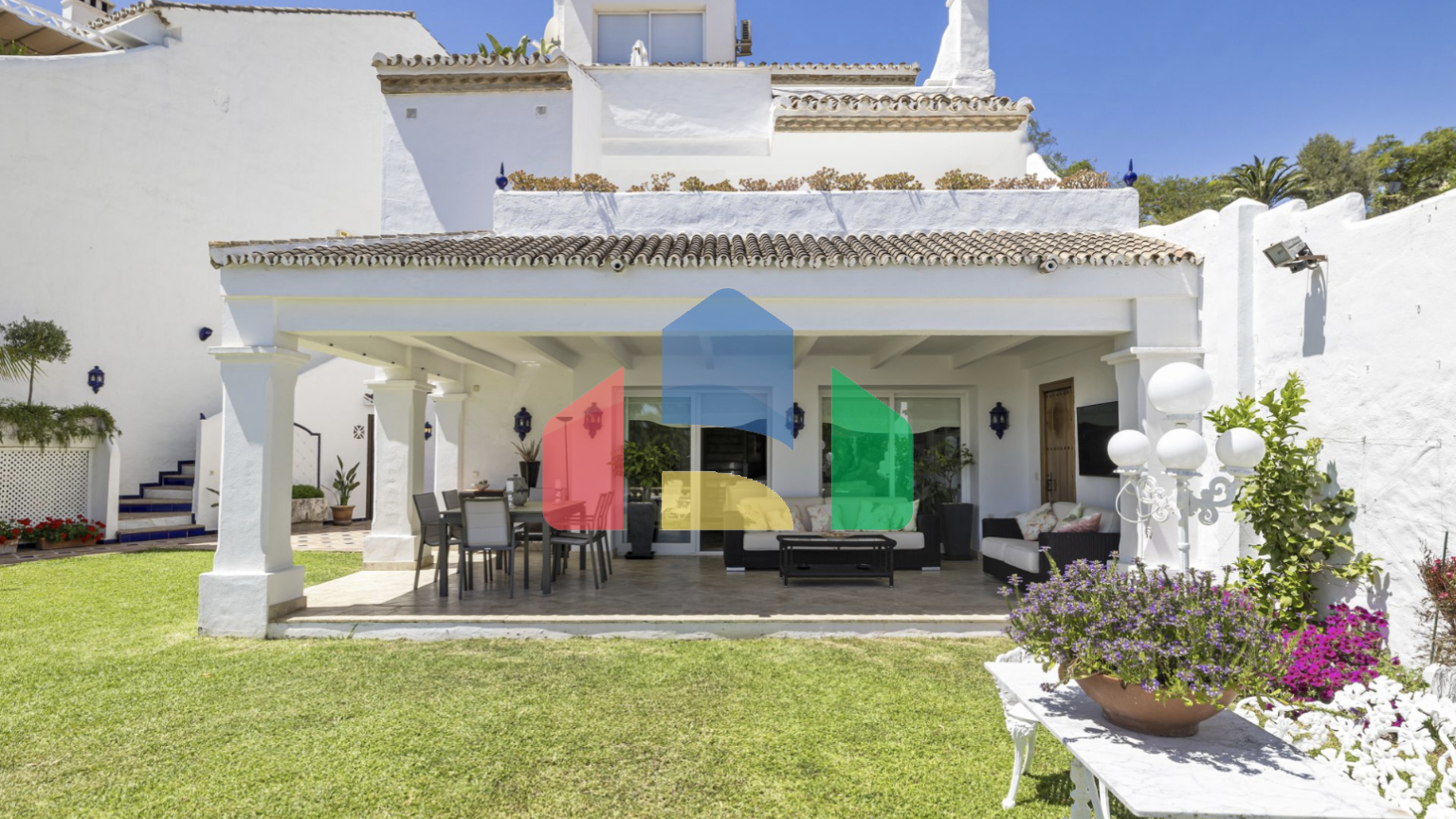 Уникальный и просторный таунхаус с 4 спальнями