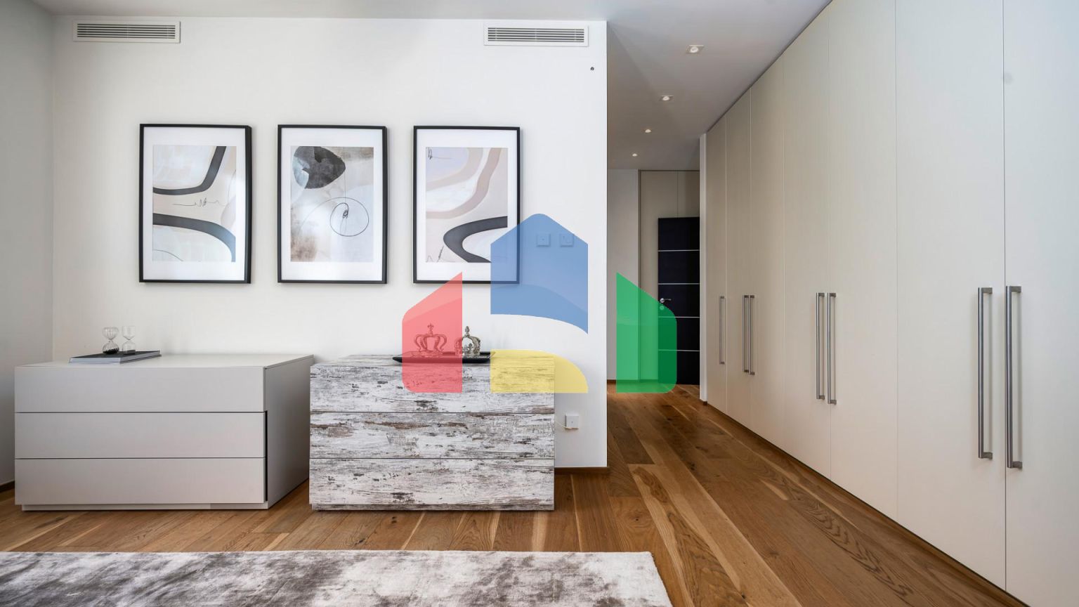 Эксклюзивный таунхаус с 2 спальнями в престижном районе Сьерра Бланка, Марбелья