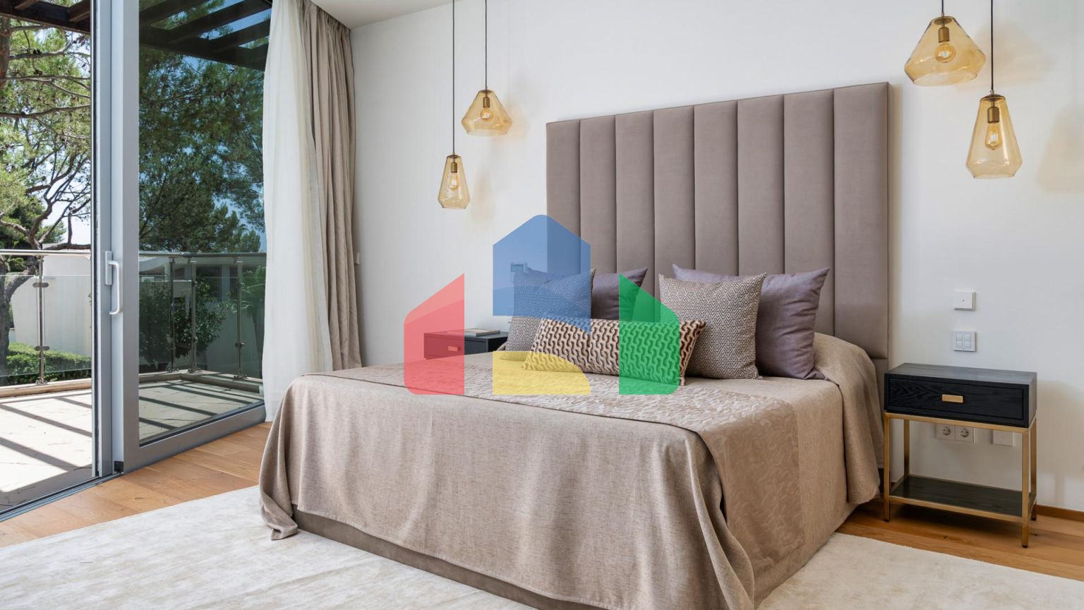 Эксклюзивный таунхаус с 2 спальнями в престижном районе Сьерра Бланка, Марбелья