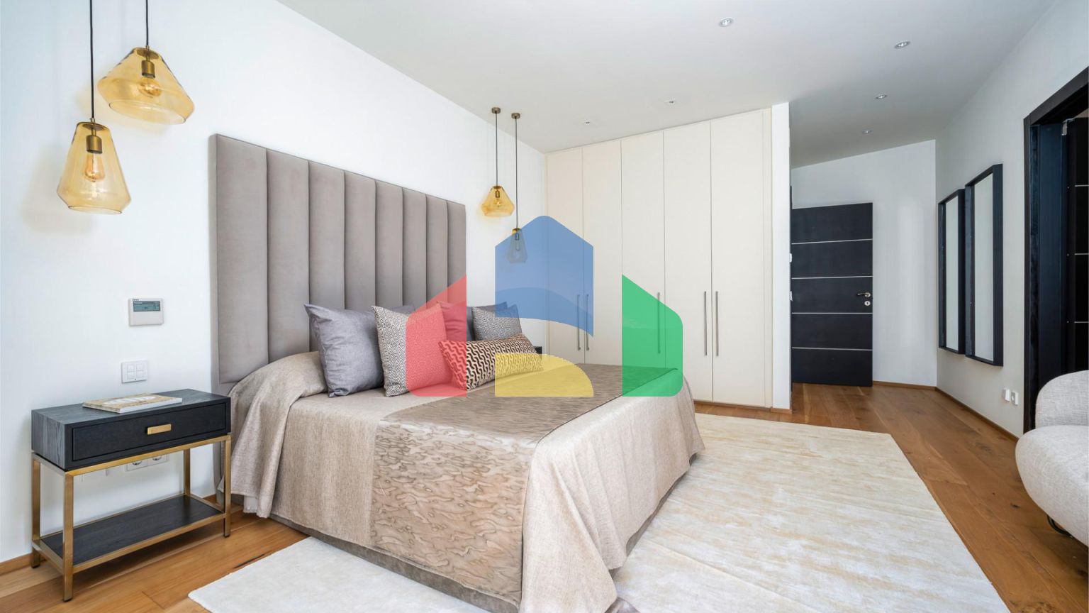 Эксклюзивный таунхаус с 2 спальнями в престижном районе Сьерра Бланка, Марбелья