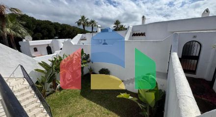 Beautiful south-west facing 2-bedroom townhouse located in charming Cabopino close to Cabopino Golf.