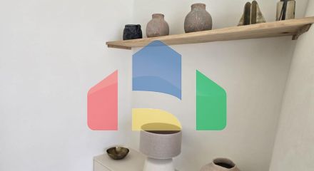 Прекрасный таунхаус с 2 спальнями, ориентированный на юго-запад, расположен в очаровательном районе Кабопино, недалеко от поля для гольфа Кабопино.