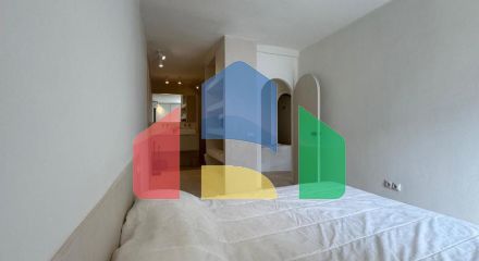 Прекрасный таунхаус с 2 спальнями, ориентированный на юго-запад, расположен в очаровательном районе Кабопино, недалеко от поля для гольфа Кабопино.