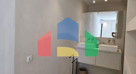 Прекрасный таунхаус с 2 спальнями, ориентированный на юго-запад, расположен в очаровательном районе Кабопино, недалеко от поля для гольфа Кабопино.