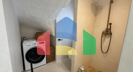 Прекрасный таунхаус с 2 спальнями, ориентированный на юго-запад, расположен в очаровательном районе Кабопино, недалеко от поля для гольфа Кабопино.