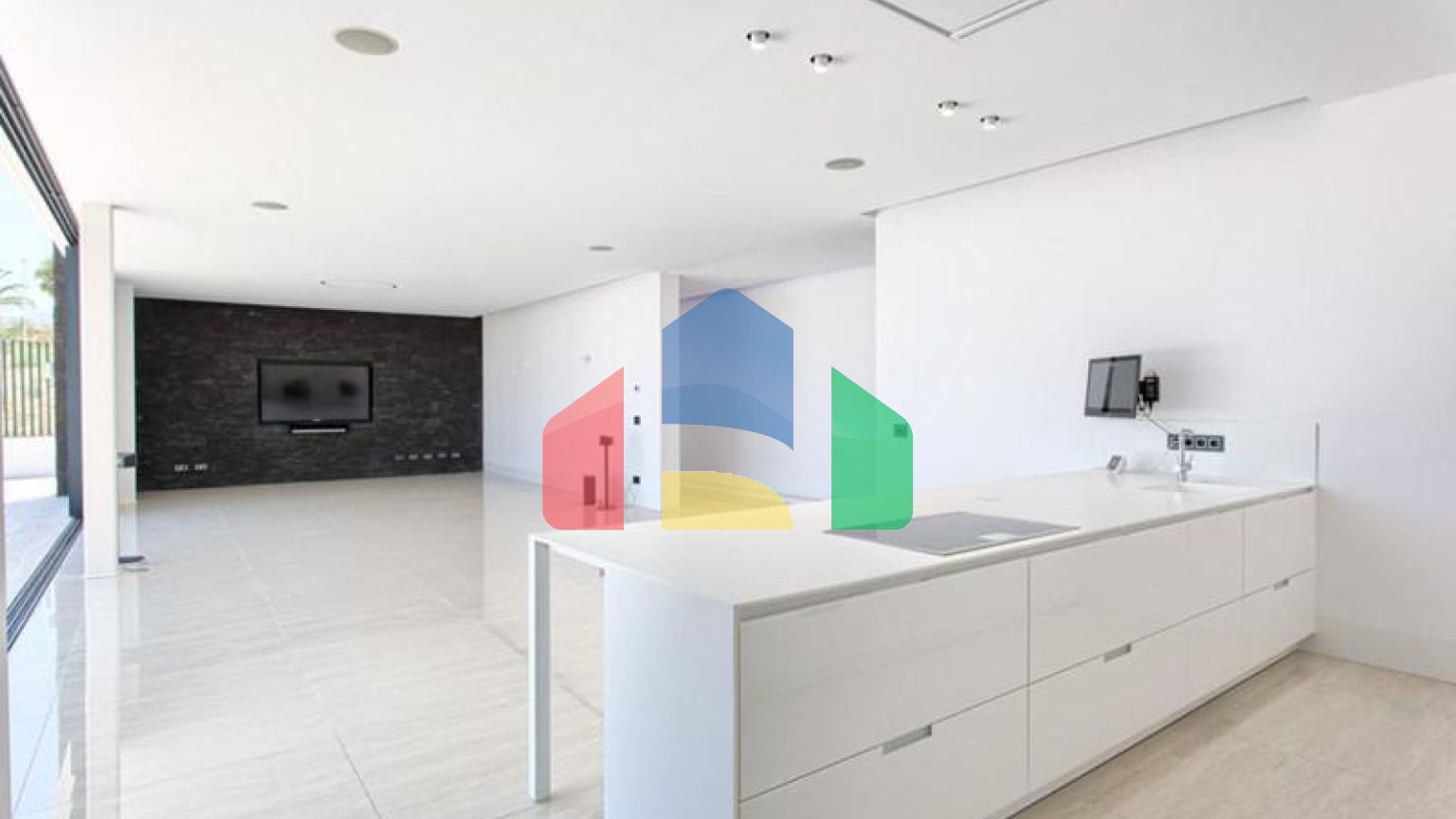 Современная вилла высочайшего качества, совершенно новая и готова к заселению.