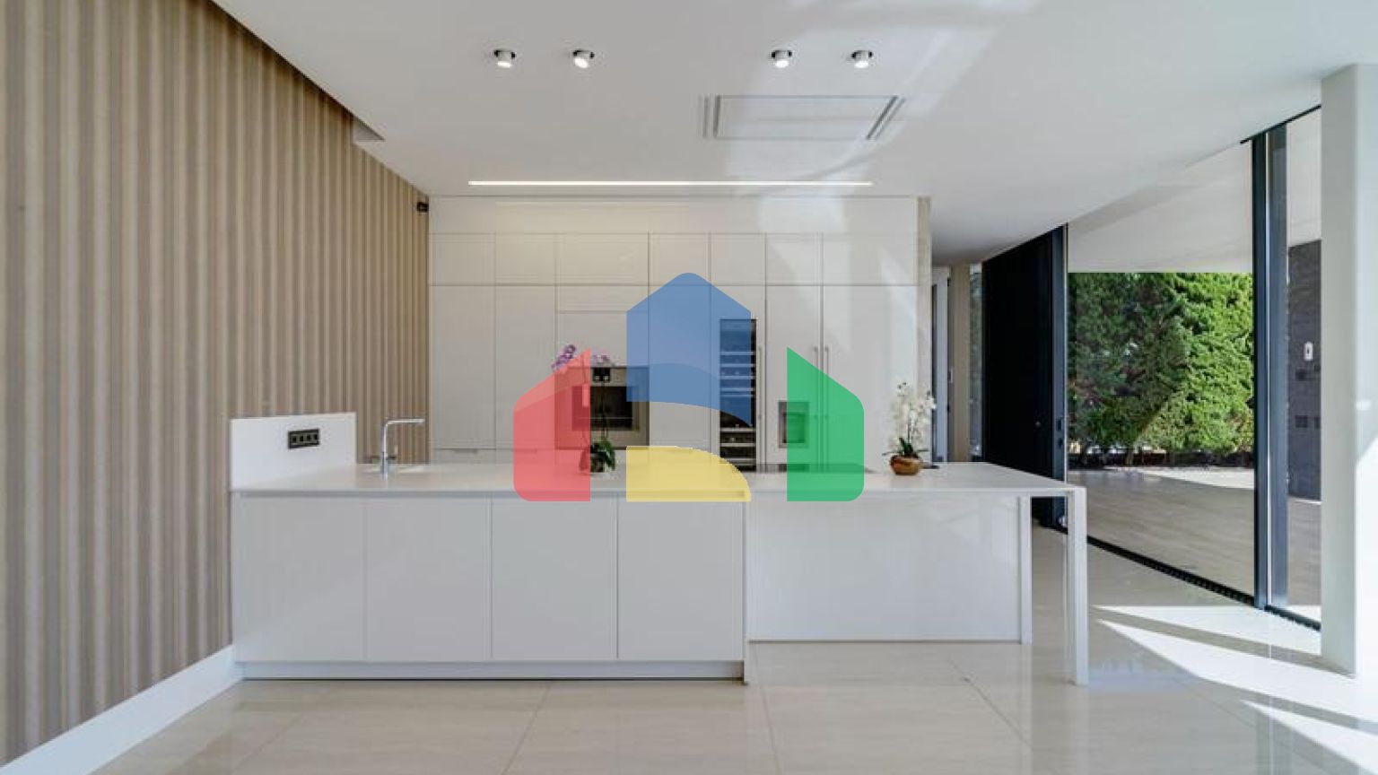 Современная вилла высочайшего качества, совершенно новая и готова к заселению.