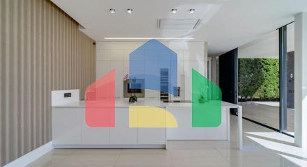 Современная вилла высочайшего качества, совершенно новая и готова к заселению.