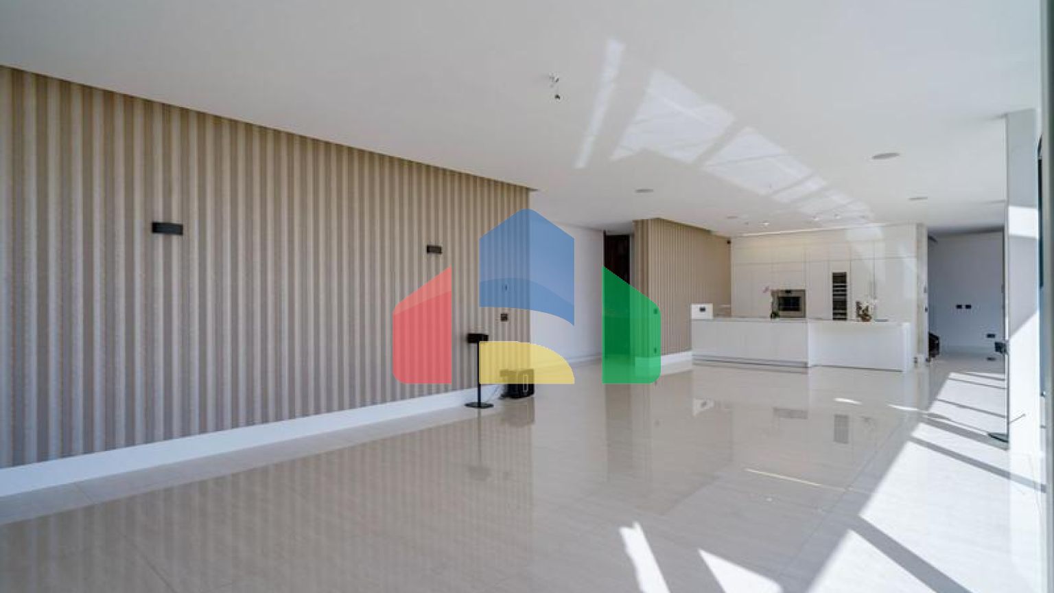 Современная вилла высочайшего качества, совершенно новая и готова к заселению.