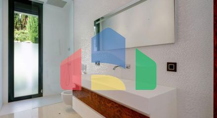 Современная вилла высочайшего качества, совершенно новая и готова к заселению.