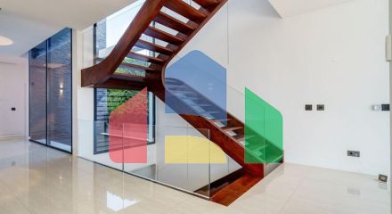 Современная вилла высочайшего качества, совершенно новая и готова к заселению.