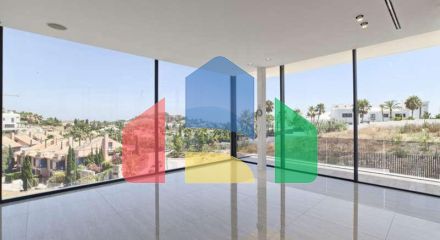 Современная вилла высочайшего качества, совершенно новая и готова к заселению.