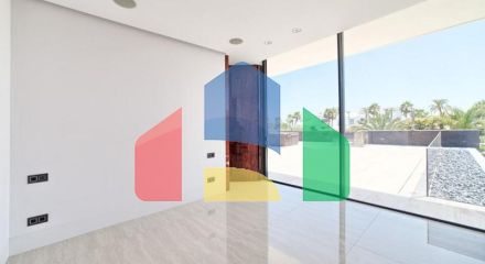 Современная вилла высочайшего качества, совершенно новая и готова к заселению.