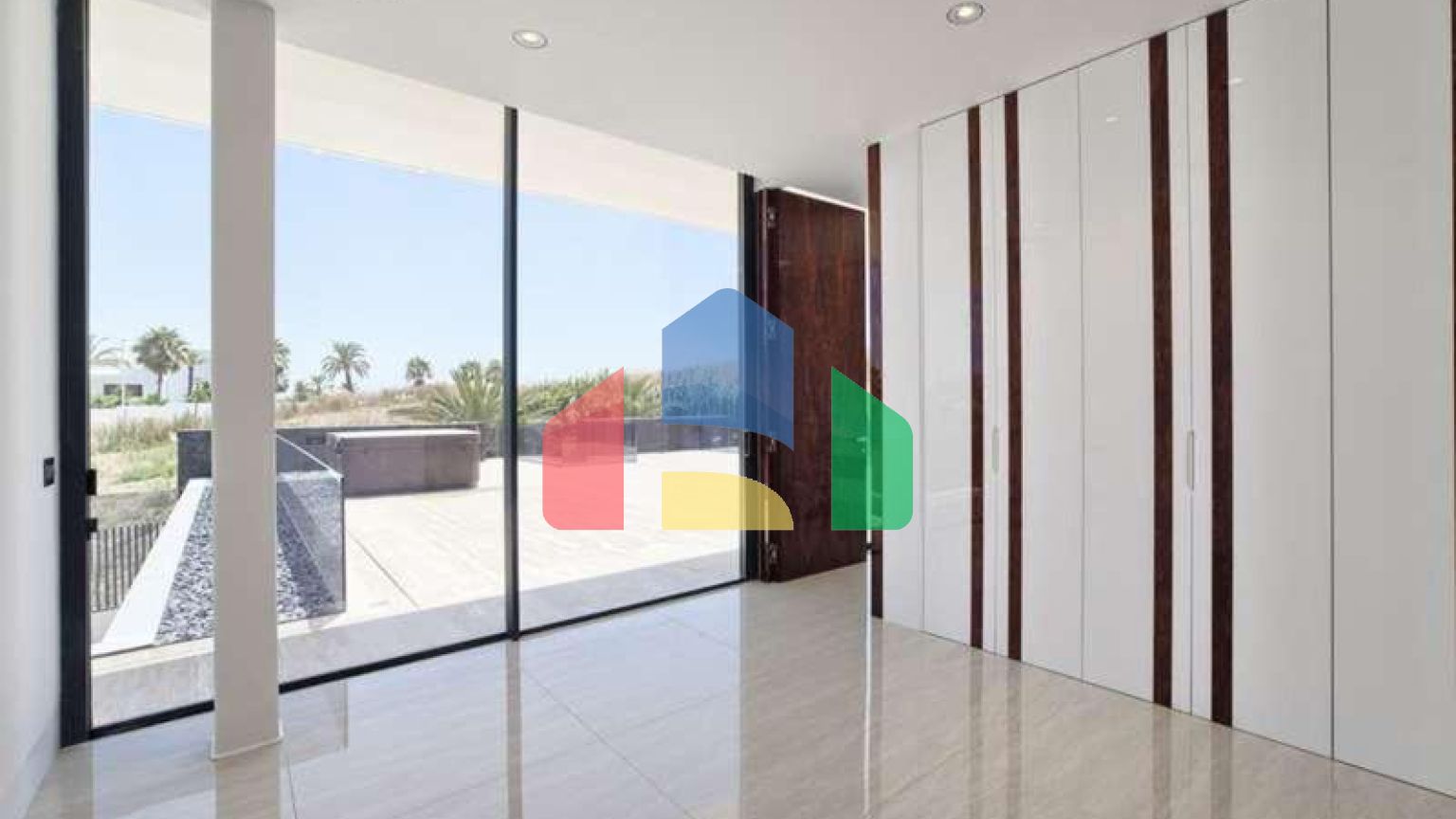 Современная вилла высочайшего качества, совершенно новая и готова к заселению.