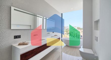 Современная вилла высочайшего качества, совершенно новая и готова к заселению.