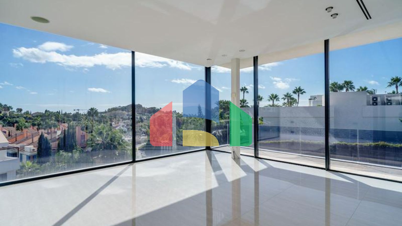 Современная вилла высочайшего качества, совершенно новая и готова к заселению.