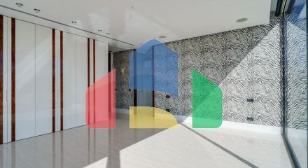 Современная вилла высочайшего качества, совершенно новая и готова к заселению.